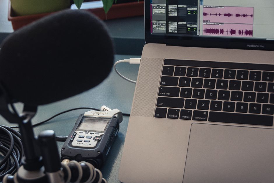 podcast microphone desk home recording setup