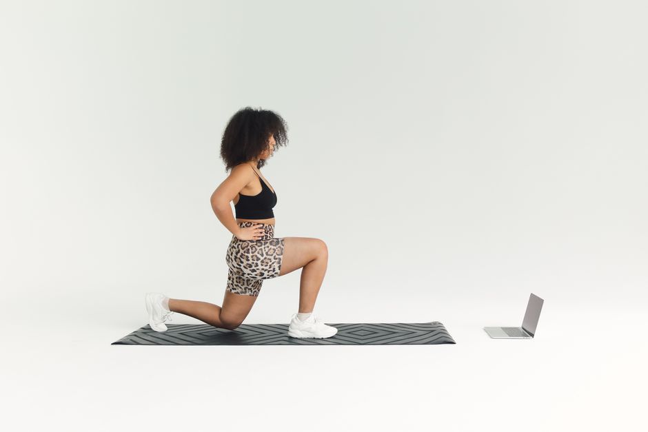 personal trainer online session laptop fitness