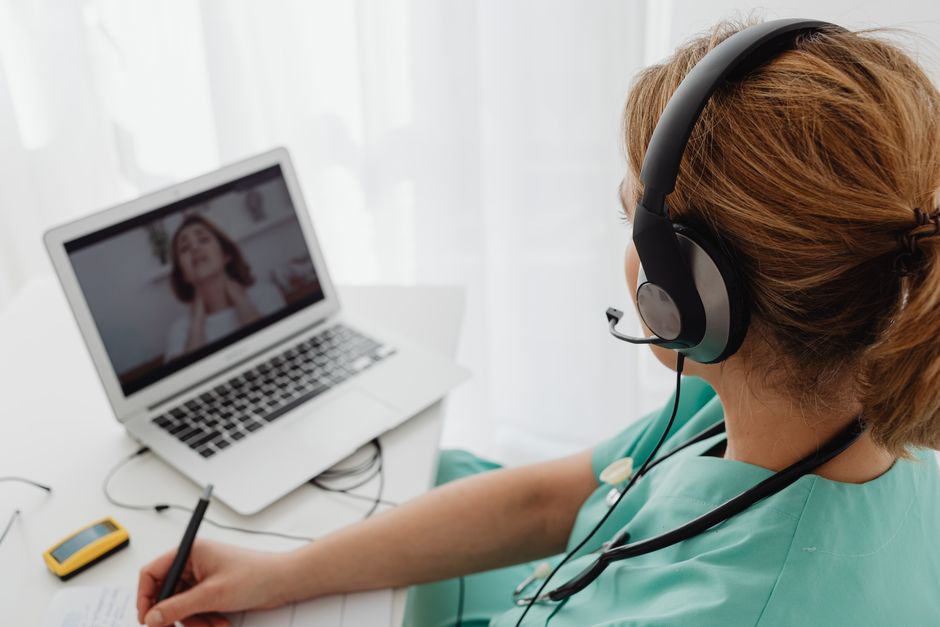 personal trainer video consultation online meeting