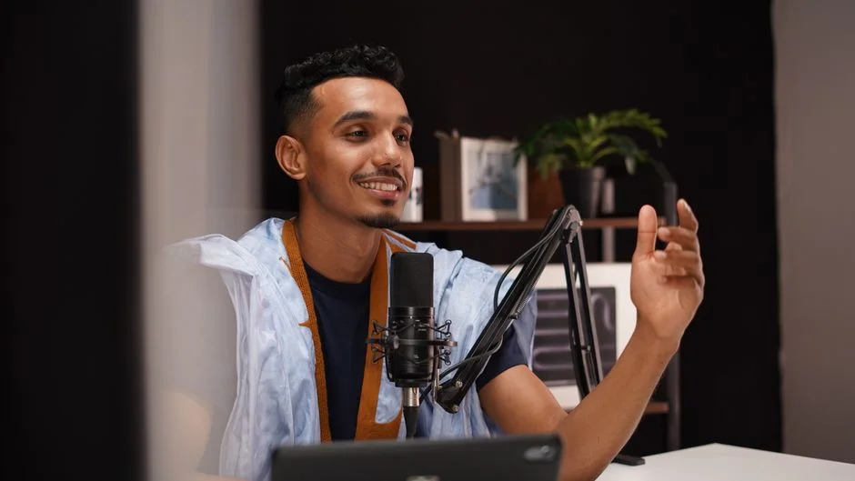 Podcast dla trenera personalnego – jak zdobywać klientów przez audio bez pokazywania twarzy i bez studia nagraniowego