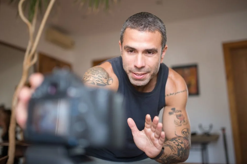 YouTube dla trenera personalnego – jak zbudować kanał, który sprzedaje pakiety treningowe bez płatnych reklam